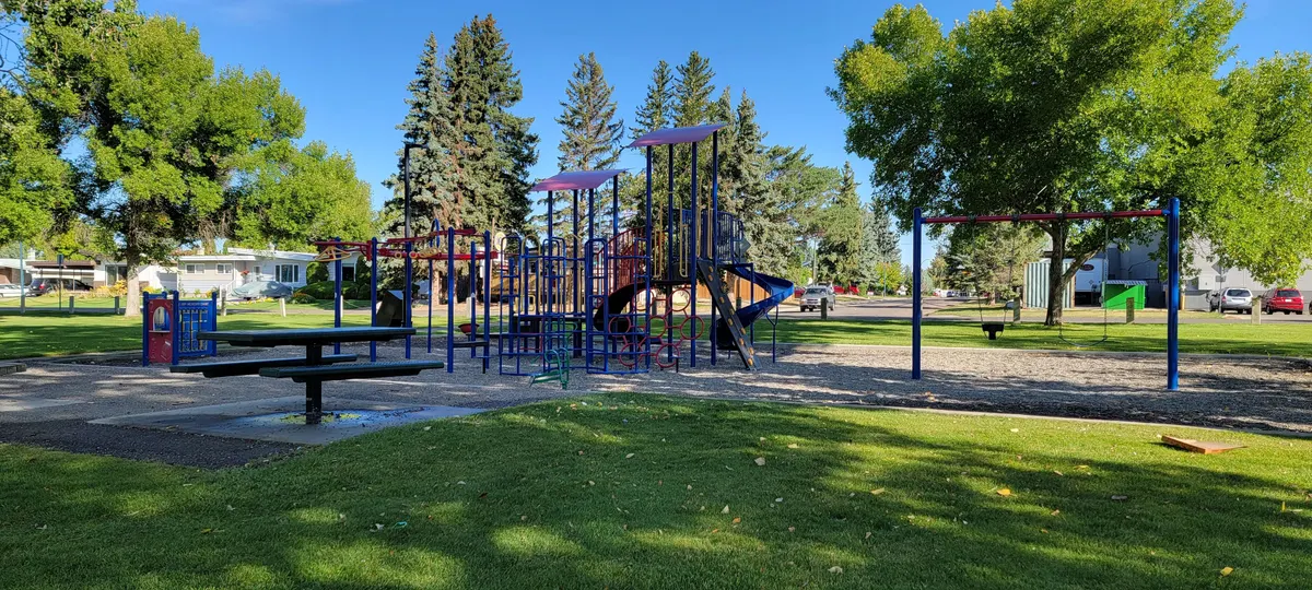 20th Avenue South Green Strip (Lions Centennial Playground)