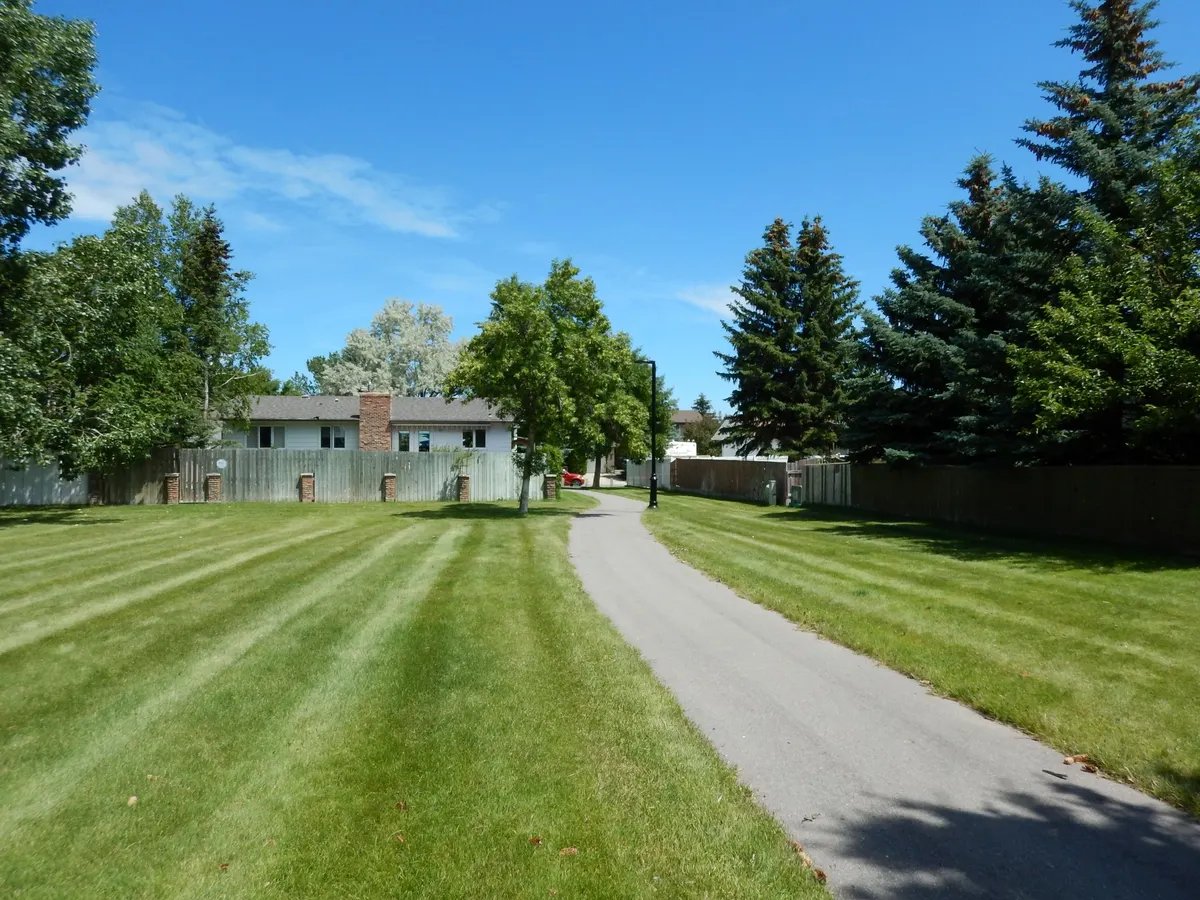 Laval Court Park